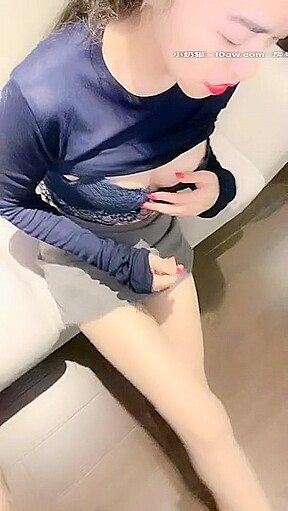 Avove – 10-29沙发上操小姐姐